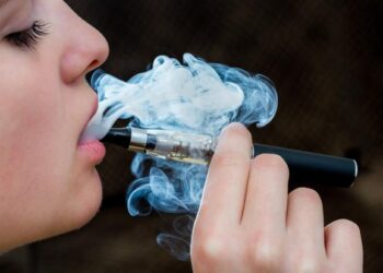 Ndalohet shitja e cigareve elektronike për moshën nën 18 vjeç