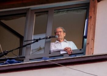 “Turp të kesh o ambasador”, Berisha për Alistair King-Smith: Shpifjen e Lulzim Bashës e çoi në Britani