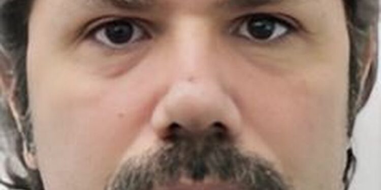 E RËNDË/ Vetëhidhet nga pallati, humb jetën Olsi Ibro, ishte në kërkim për mashtrim me mikrokreditë