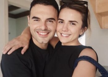 Regjisori publikon FOTOT nga pushimet në Gjipe: Kush është i partneri i ri i Rudina Hajdarit?