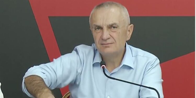 Meta: Blushi u provokua nga një horr që priste 3 orë për të bërë foto me mua