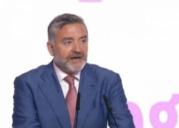 Shqipëria braktiset përditë nga rinia por Klosi thotë se PS ka 34 mijë anëtarë të rinj!