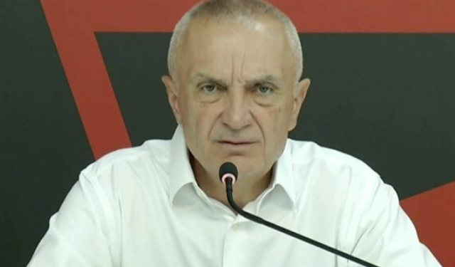 Zjarret në vend, Meta: Çojnë ushtarë me lopata për të shuar flakët dhe tenderat i vjedhin