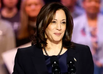 Kush është Kamala Harris, gruaja që ka mundësinë të jete presidentja e parë femër dhe me ngjyrë e SHBA