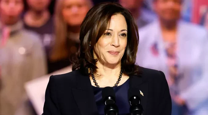 Kush është Kamala Harris, gruaja që ka mundësinë të jete presidentja e parë femër dhe me ngjyrë e SHBA