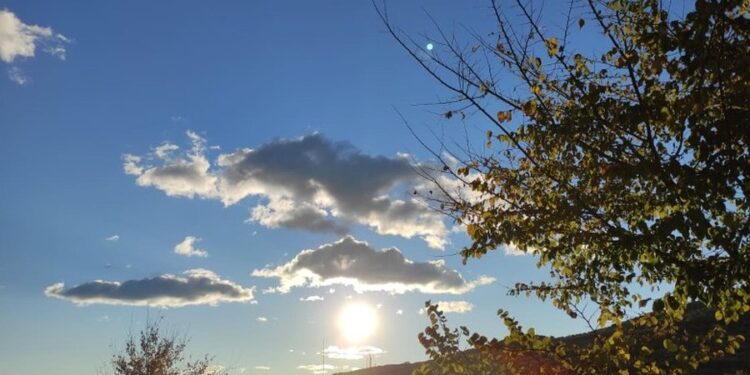 Temperatura ekstreme dhe mot i paqëndrueshëm, mësoni parashikimin e motit sot