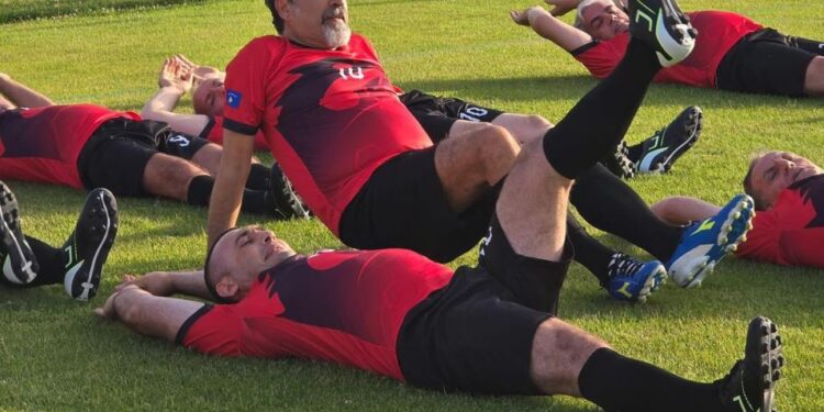 Deputetët shqiptarë rrihen 5 me 0 në futboll nga deputetët kosovarë