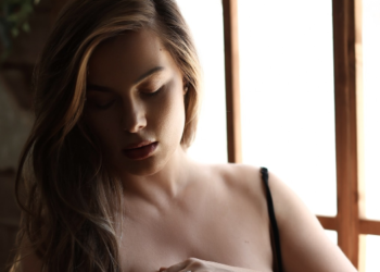 Në 1 mujorin e lindjes së djalit Olta publikon fotot e veçanta