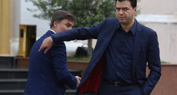 Alibeaj tregon pse u divorcua politikisht me Bashën: Kush nuk ka hapin tim, mbetet një e shkuar!