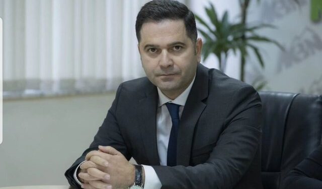 Ministri i ri i Financave me dorë të hekurt, shkarkime masive sa mori detyrën, ndërron edhe pastruesen