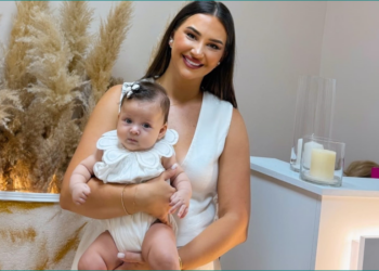 FOTO/ Luna surprizon tezen e mamit, në sipërmarrjen e saj në Tiranë