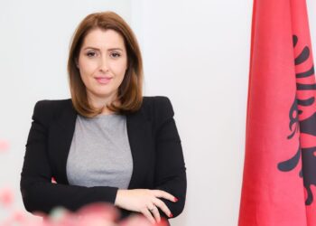 Manastirliu tregon me sa do të rriten pagat për mësuesit