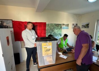 Zgjedhjet në Himarë/ 6.39% e qytetarëve kanë votuar deri në orën 9:00! OMONIA reagon mbi parregullsitë