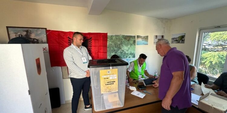 Zgjedhjet në Himarë/ 6.39% e qytetarëve kanë votuar deri në orën 9:00! OMONIA reagon mbi parregullsitë