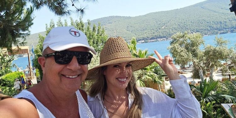 Ardit Gjebrea: Shihni cilën takova krejt rastësisht gjatë pushimeve jashtë Shqipërisë?!