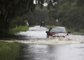 “Tornado, shpërthime katastrofike…”/ Stuhia Debby godet ShBA-në
