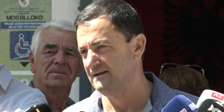 “Më urove në telefon për fitoren por…”/ “Përplasen” virtualisht Vangjel Tavo me Petraq Gjikurinë, ja mesazhet në…