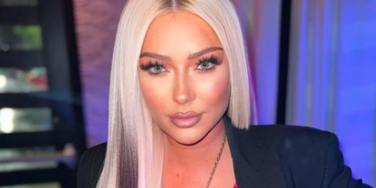 “E bëra për spital”/ Këngëtarja e njohur tregon se si ka rrahur një djalë: Më shtyu dhe…