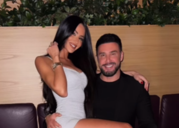 FOTO/ Robert Berisha merr “guximin”, prezanton partneren me dy vajzat e tij