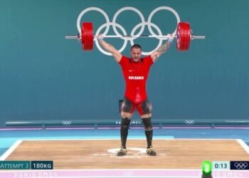 Medalje ari dhe rekord bote/ Peshëngritësi i Bullgarisë, i pari në histori që ngre mbi 400 kg