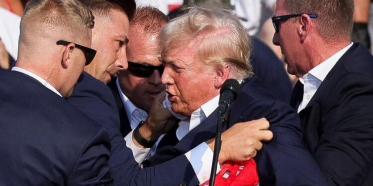 Atentati ndaj Trump, hetimet zbardhin detaje të reja, si i shpëtoi mrekullisht plumbit