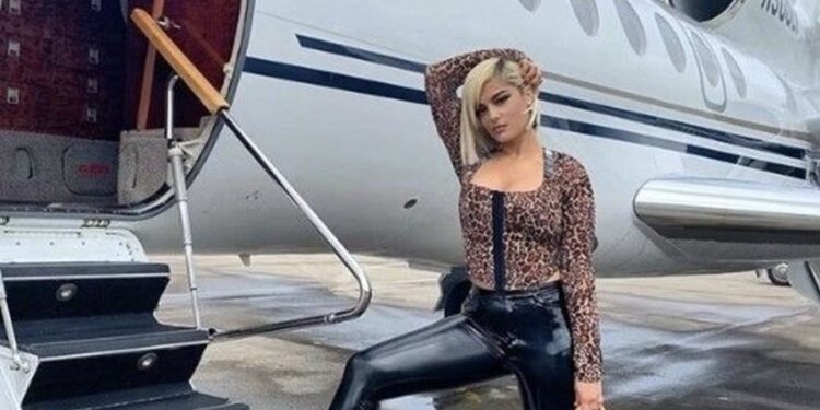 I foli shqip punonjësit të aeroportit, Bebe Rexha nuk lejohet të fluturojë