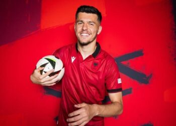 FOTO/ Sulmuesi i Kombëtares në një histori të re dashurie, kush është vajza misterioze që i ka fituar zemrën