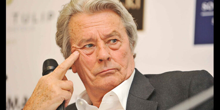 Ndalon zemra e legjendarit të filmit francez, Alain Delon