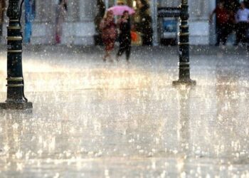 Ulen temperaturat? Meteorologia: Moti nesër me reshje shiu e breshëri në formë stuhie