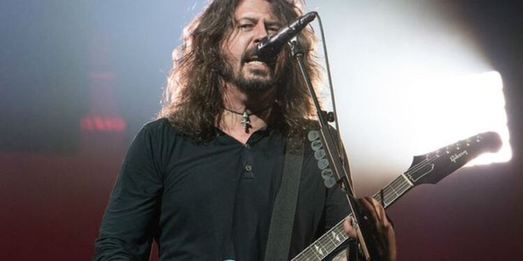 Këngëtari i njohur pranon publikisht tradhtinë: Jam bërë baba i një vajze jashtë martesës!