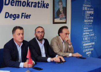 Bardhi prezantohet me demokratët në Fier: Qytetarët janë përballuar me arrogancë, varfëri dhe korrupsion në çdo sektor