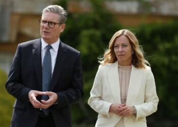 Anglia mund të dërgojë emigrantë në Shqipëri, mediat britanike: Kryeministri po studion skemën me Italinë