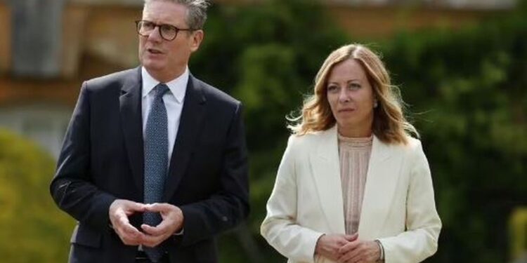 Anglia mund të dërgojë emigrantë në Shqipëri, mediat britanike: Kryeministri po studion skemën me Italinë