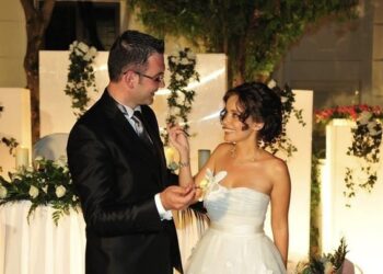 Gerti Bogdani la pas gruan dhe dy fëmijët – Historia e ish-deputetit me të shoqen, dashuri që nga gjimnazi…