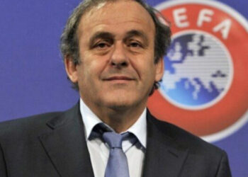Platini propozon futbollin me 10 lojtarë