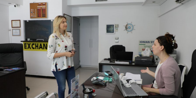 Zhupa: Numri i turistëve në Sarandë u përgjysmua për faj të qeverisë