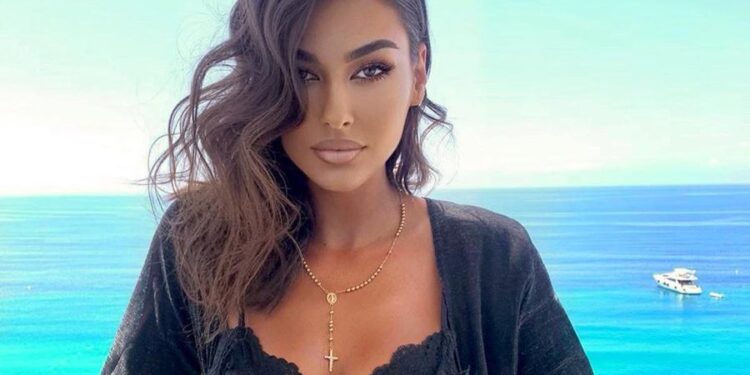 Adrola Dushi përzgjidhet si modele për koleksionin e reperit amerikan