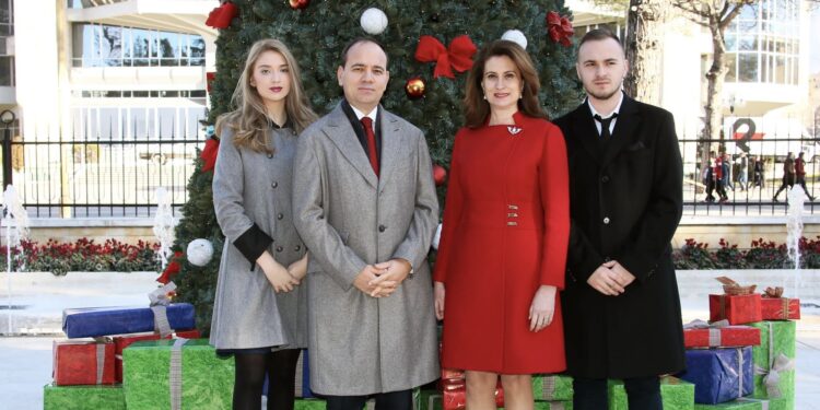 Vajza e ish-presidentit Nishani rikujton të atin në ditën e tij të lindjes: Më mungon më shumë se kurrë!