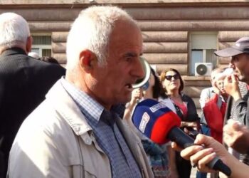 “Çfarë t’i kërkoj djalit, ka fëmijë për të rritur”, pensionistët në protestë para Kryeministrisë