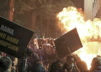 Berisha u jep zemër protestuesve: Mirëmëngjes o guximtarë, tani radha jonë