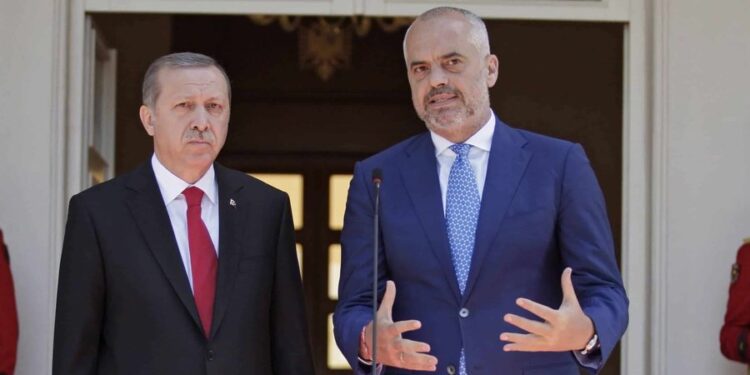 Erdogan sot në Tiranë, AGJENDA e takimeve dhe rrugët që do të bllokohen