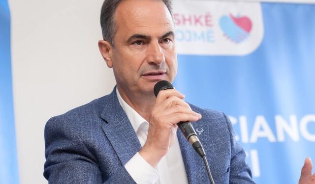 Duke pritur ‘Inglizin’ dhe 7 Tetori