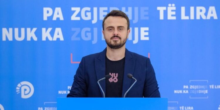 Xhaferri thirrje studentëve: Paralizoni Universitetin dhe mbushni sheshet