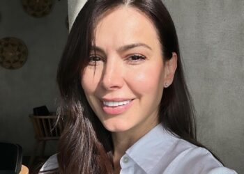 Kush është më e bukur? Valbona Selimllari poston foto me motrën (FOTO)