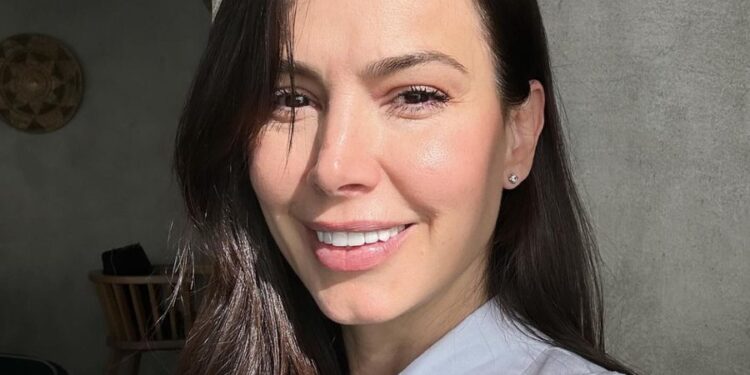 Kush është më e bukur? Valbona Selimllari poston foto me motrën (FOTO)