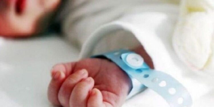 Ndërron jetë foshnja 5 ditëshe në spitalin e Vlorës, procedohet mjekja