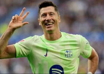 Lewandowski shënon tripletë dhe rikthen Barcelonën te fitorja