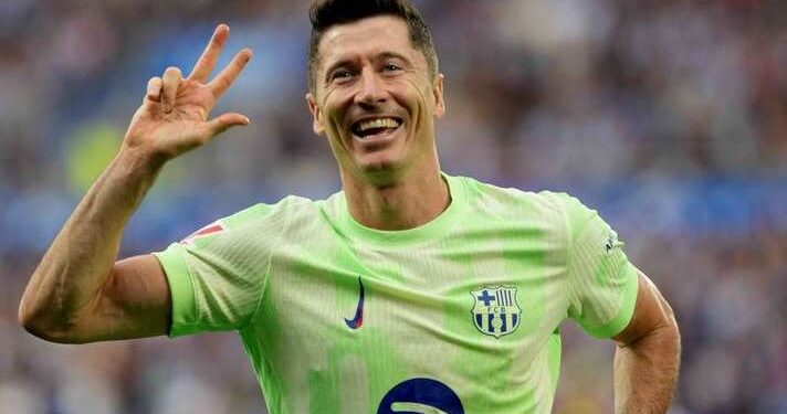 Lewandowski shënon tripletë dhe rikthen Barcelonën te fitorja