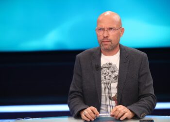 Injoranca nuk është opinion, por helm publik