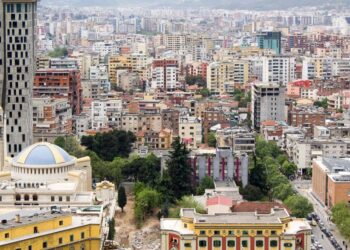 LIGJI I RI/ Kush ka dy ose më shumë banesa, do paguajë taksa më të larta pas 1 janarit 2025!